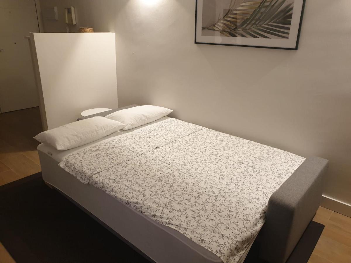 Maxx Apartamento Салоу Екстериор снимка