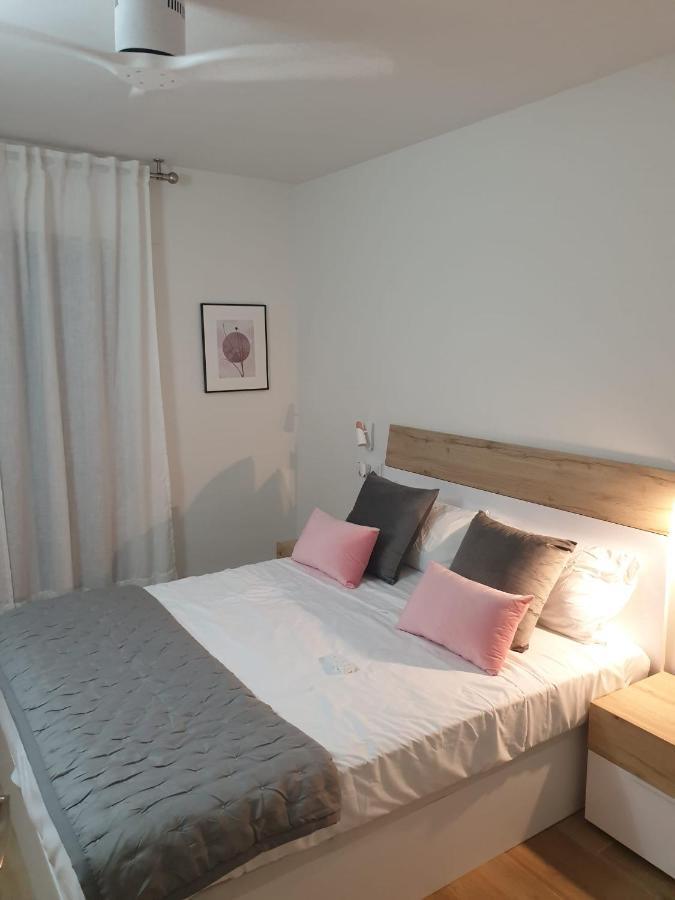 Maxx Apartamento Салоу Екстериор снимка