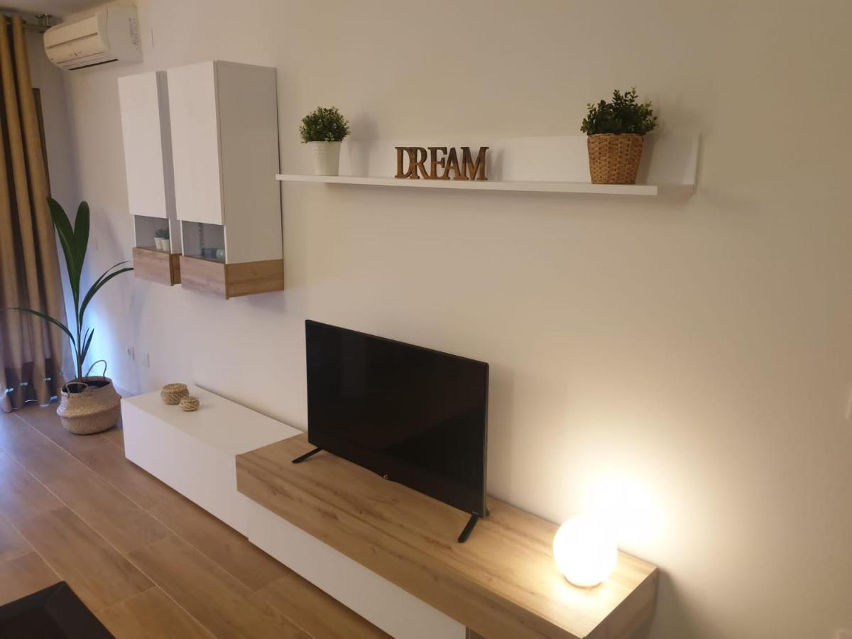 Maxx Apartamento Салоу Екстериор снимка